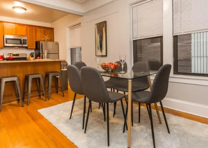Downtown Magnificent Mile Sleep 20 6bd-6ba Chicago