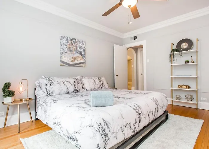 Downtown Magnificent Mile Sleep 20 6bd-6ba *