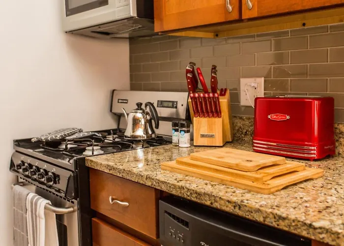 Downtown Magnificent Mile Sleep 20 6bd-6ba