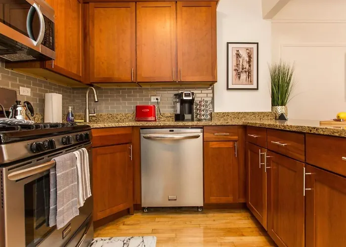 Downtown Magnificent Mile Sleep 20 6bd-6ba *